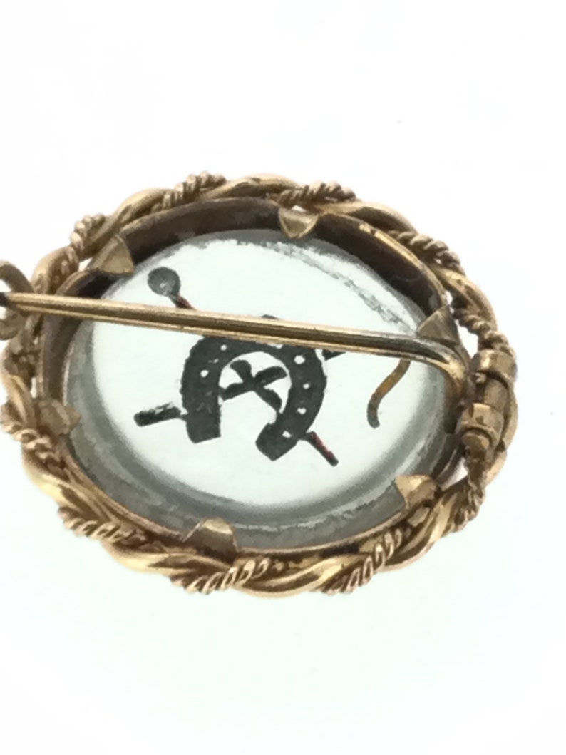 Antique Reverse Intaglio Gold Cased Brooch Pin Crop Lucky Horseshoe