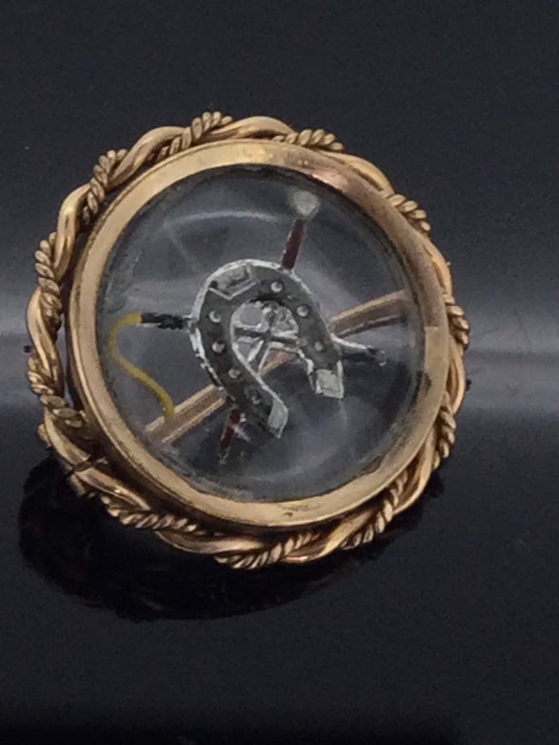 Antique Reverse Intaglio Gold Cased Brooch Pin Crop Lucky Horseshoe