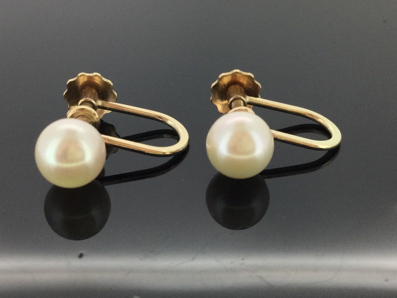 Fresh Water Pearl Gold Earrings 375 9CT Hallmarked Screw Back Fresh Water Pearl Gold Earrings 375 9CT Hallmarked Screw Back