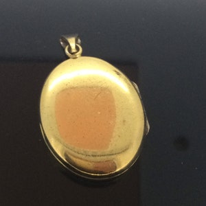 Edwardian Style Hinged Locket Pendant Gold Filled Embossed Patterned image 3