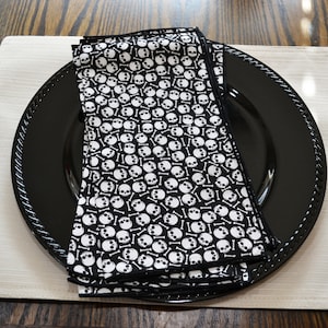 Skull Cloth napkins, Halloween Cloth Napkins, Reusable Cloth Napkins, Set of 6 12x12 inch Cloth Napkins, Cotton Cloth Napkins