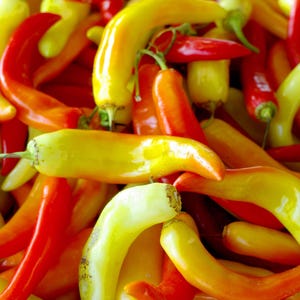 Sweet Banana (Sweet Hungarian) Pepper Seeds, Heirloom Non-GMO, Urban Gardening, Shipped with Tracking