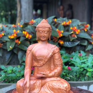 Sitzende Buddha-Statue aus Holz im Tibet-Stil
