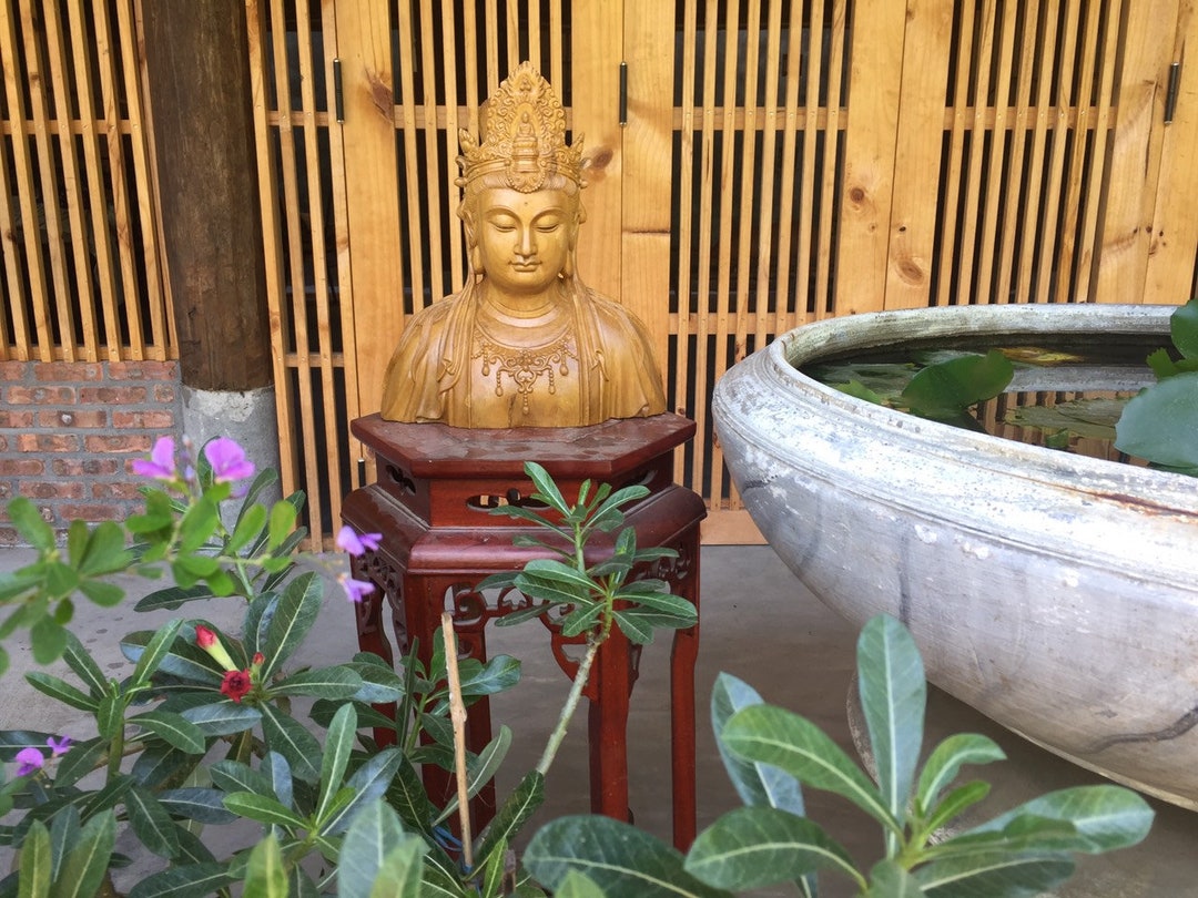 木彫りの観音菩薩頭部 - Etsy 日本