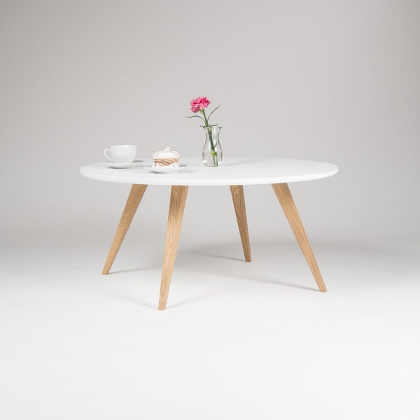 Table basse ronde blanche, avec pieds en chêne massif, design scandinave