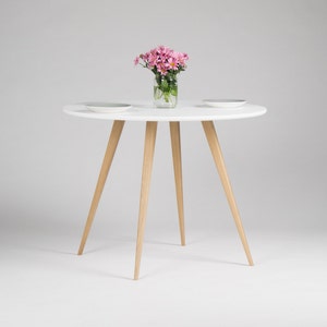 FINN 4 – Round dining table, kitchen white table, with solid oak legs, scandinavian design