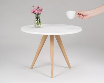 White round coffee table, with solid oak legs, scandinavian design