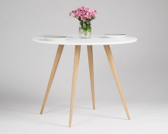 Table à manger ronde, table de cuisine blanche, pieds en chêne massif, design scandinave