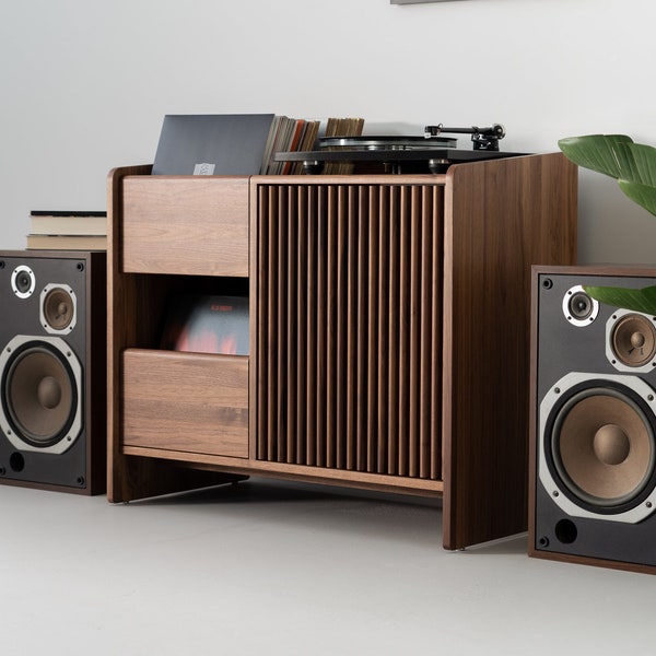 Aufbewahrung für Schallplatten, HIFI Schrank – FUSE Nussbaum – Retro Design für Vinyl