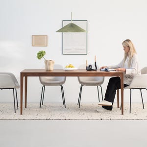 HYGG - Mesa de jantar escandinava, mesa moderna de madeira de nogueira para cozinha ou sala de jantar, acomoda 6 a 8 pessoas