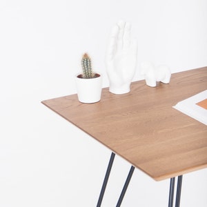 Bureau en bois massif, table moderne avec pieds en épingle à cheveux en métal Couleur/finition noyer américain image 4