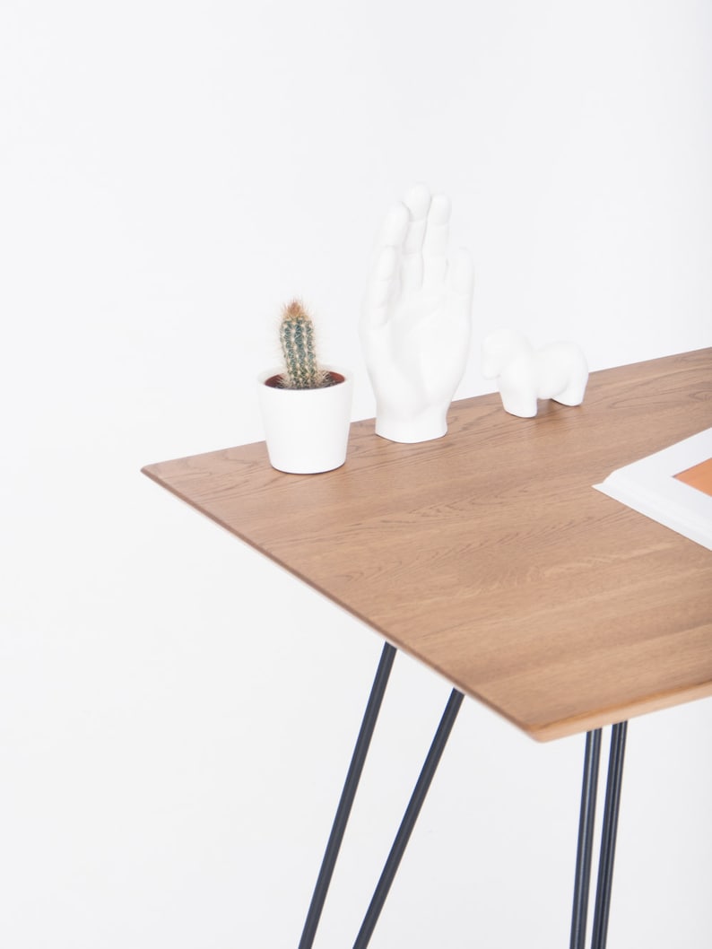 Bureau en bois massif, table moderne avec pieds en épingle à cheveux en métal Couleur/finition noyer américain image 4