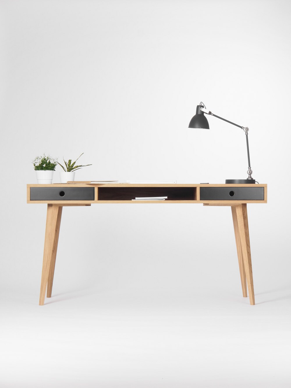 Mesa de oficina, escritorio pequeño, cómoda, con cajones negros, moderna de  mediados de siglo, madera de roble, tamaño y acabado personalizados -   España
