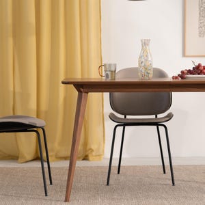 YRKE – Extending dining table made of walnut wood, extendable table made of American walnut wood