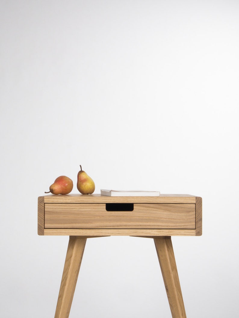 Table de chevet, table de chevet avec tiroir du milieu du siècle, en bois de chêne image 3