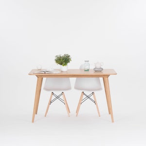 YRKE – Extending dining table, extendable table made of oak wood