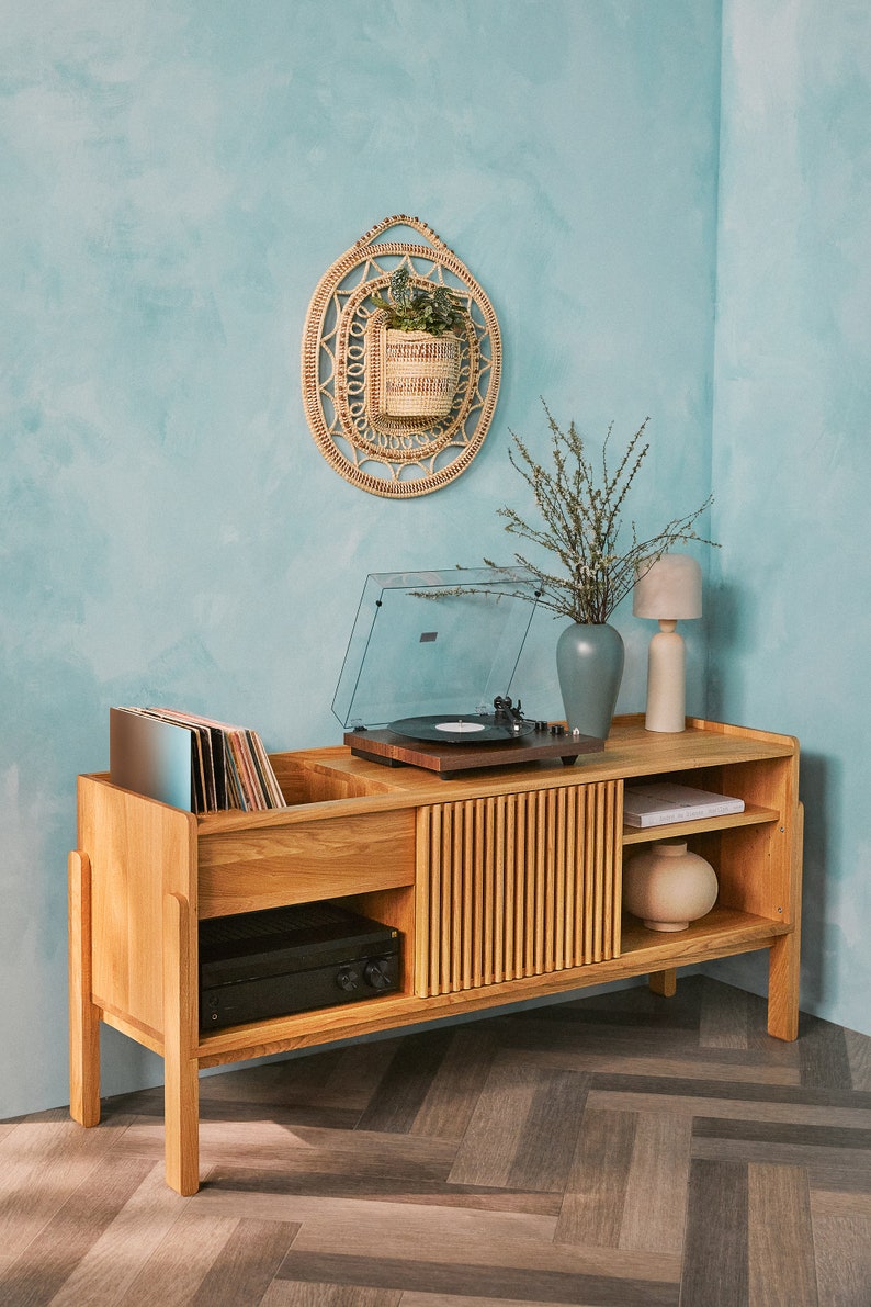 John Legend Creator Collab: LOOP – Record player stand