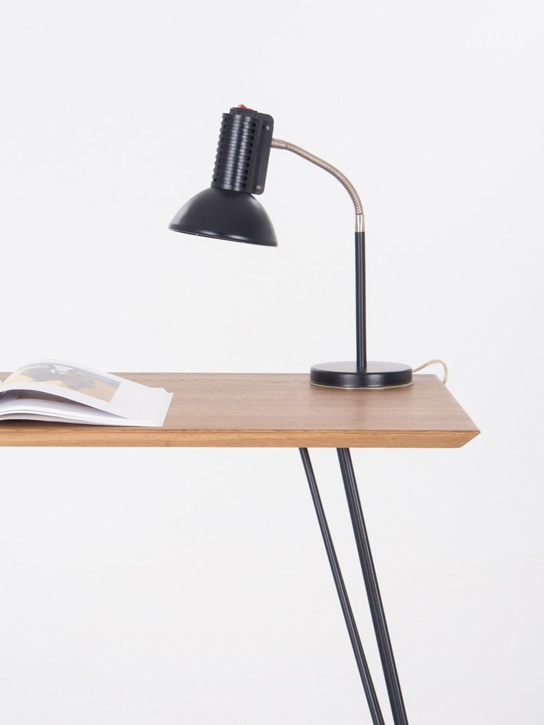 Bureau en bois massif, table moderne avec pieds en épingle à cheveux en métal Couleur/finition noyer américain image 6