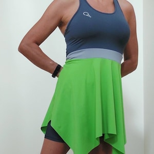 Tennis, paddle, golf, sport and leisure outfit, with coordinated shorts, blue-green-grey colours, breathable technical fabric