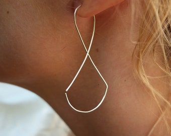 Minimalist silver earrings, made of one single wire, very light
