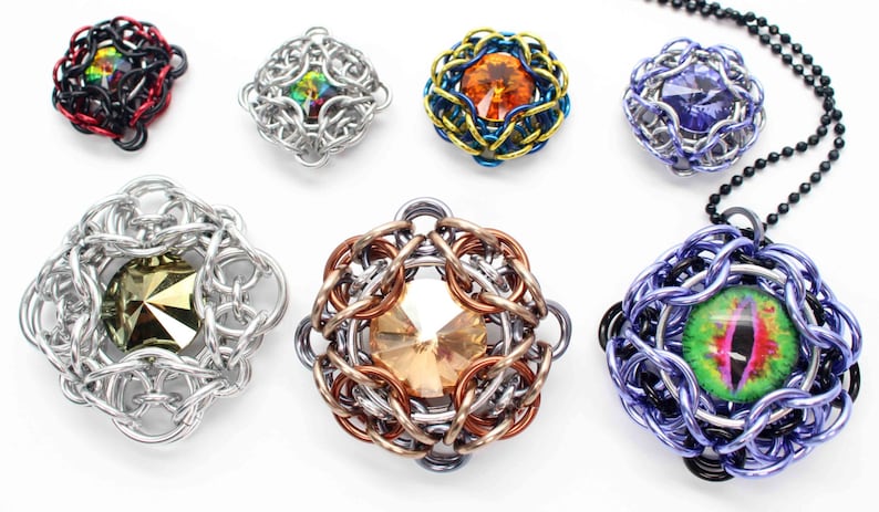 TUTORIAL - Forward Unto Dawn Hanger Tutorial - Chainmaille Rivoli of Cabochon Setting - 4 maten - Digitale download afbeelding 1