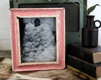 8x10 Shabby Chic pink Photo Frame: Reclaimed Wood, Vintage Style.