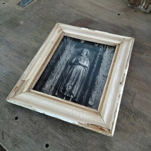 Cadre photo rustique 8 x 10 par Luna Designs fabriqué à partir d&#39;une architrave antique récupérée.