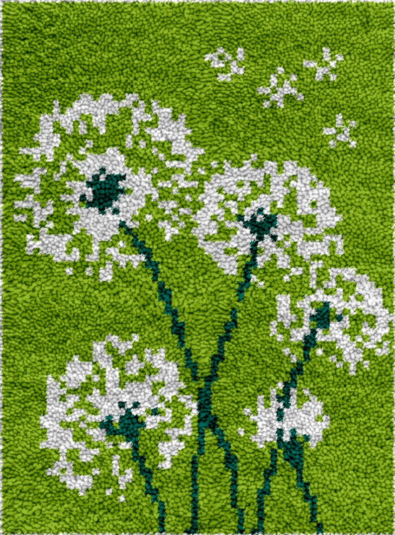 Op de afbeelding: Een groen tapijt met een wit en turquoise ontwerp van drie paardenbloemen met zaden die in de wind waaien.