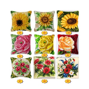 Peut inclure: Neuf housses de coussin différentes avec divers motifs floraux. Les motifs comprennent des tournesols, des roses et des coquelicots. Les coussins sont tous carrés et ont un fond blanc.