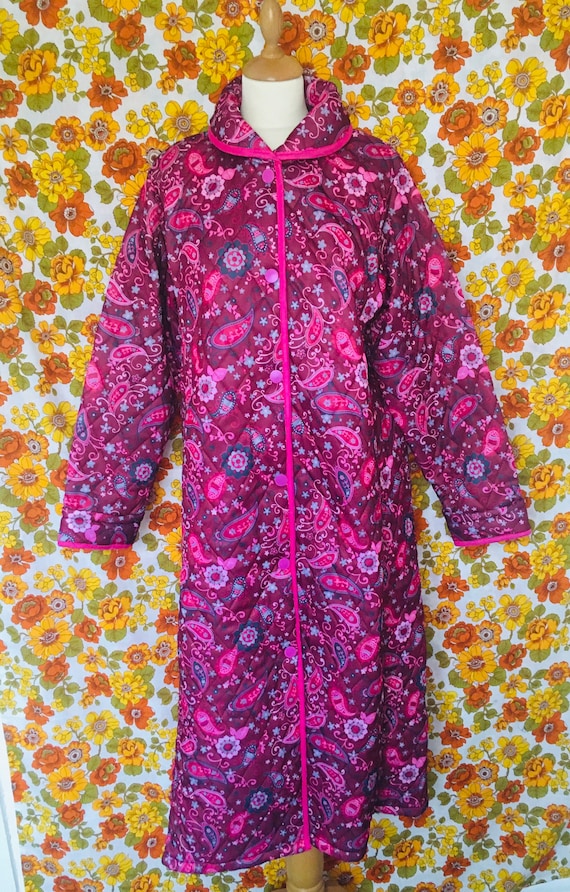 Vintage 1960s Pink Paisley Print Quilted Dressing