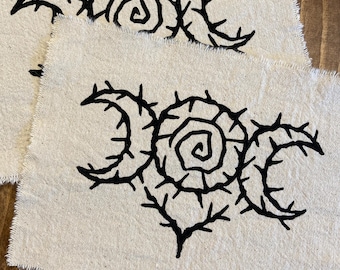 Ein dorniger Dreifachmond-Stoffpatch