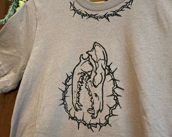 coyote wreath block-printed t-shirt, 100% soft cotton