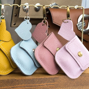 Mini porte-clés en cuir pour porte-monnaie, portefeuille en cuir italien souple, cadeau fait main pour elle, petite breloque pour sac, jolie pochette à langer