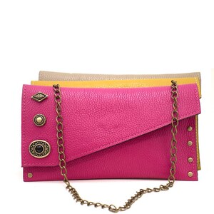 Mała skórzana kopertówka | Skórzana kopertówka z łańcuszkiem | Ręcznie robiona włoska skórzana torebka | Mała torebka na ramię | Elegancki prezent dla niej