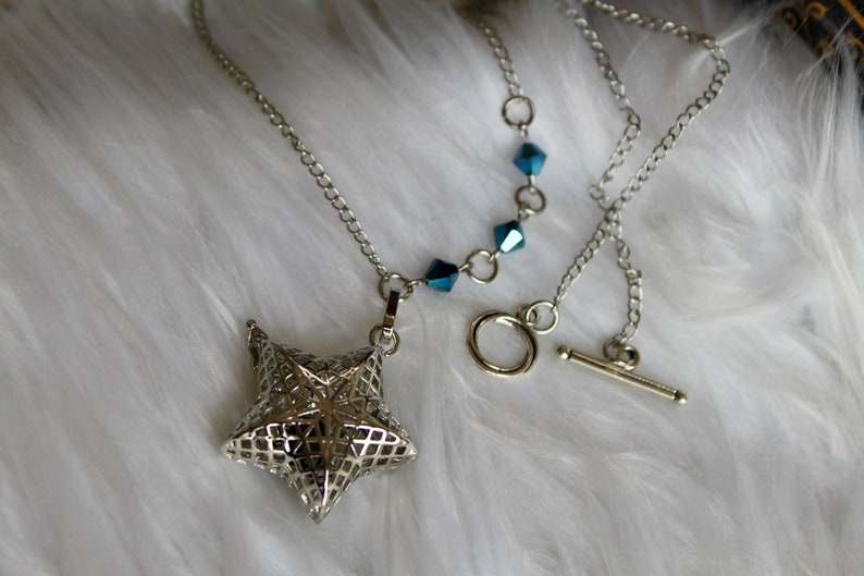 Star Essential Oil Diffusing Locket Necklace