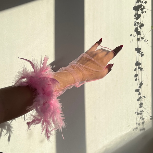 Gants Fée en tulle rose faits à la main avec plumes de boa - Fantaisie décontractée nuptiale sans doigts transparent pour femme, déclaration de cadeau Accessoires de mariage Vêtements de fête