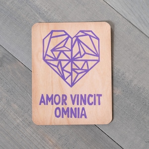 Cartolina di legno, Origami, Carta d'amore, Amor Vincit Omnia, Amore Conquista tutto, Eco friendly, Regalo per fidanzato, Amore a lunga distanza