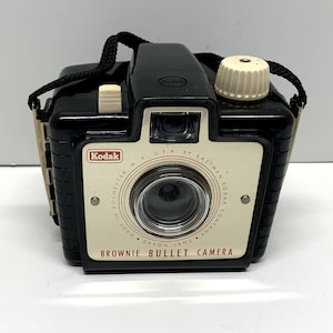Vintage Mid Century Kodak Brownie Bullet Camera ca 1950s, Bakelite body,