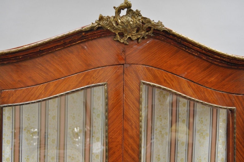 Louis XV French Style Reproduction Bombe Curio China Cabinet Vitrine with Bronze