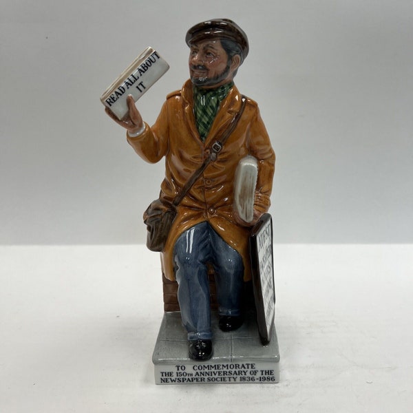 Vintage Royal Doulton 1985 The Newsvendor H.N. 2891 Figurine 8 inch W06