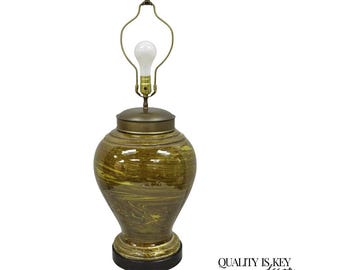 Lámpara de mesa estilo jardinera vintage de cerámica esmaltada con remolinos verdes de mediados de siglo