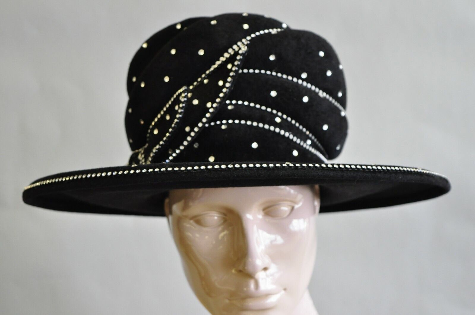 Hand made Kentucky derby hat by Makins of New York. Price is negotiable. Kōkin New York Boutique Woven Derby Hat Wide Brim 22  main image 2