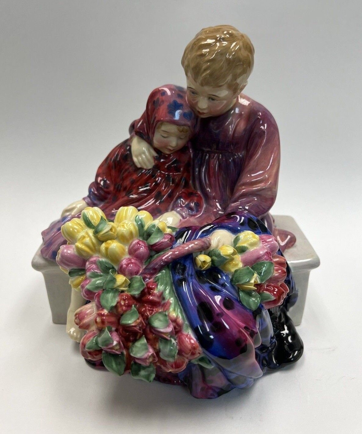Flower Sellers Children H.N. 1342 陶器置物 Vintage Royal Doulton the Flower Sellers Children HN 1342