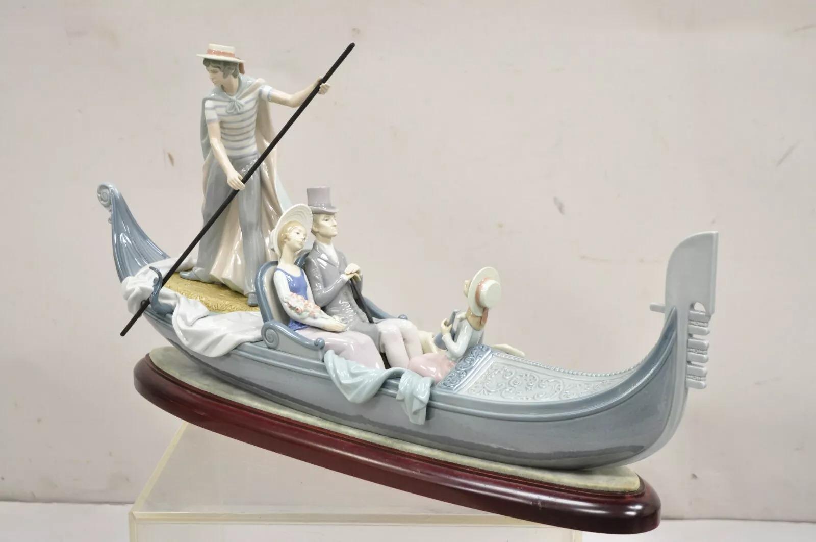 Lladro Daisa 1978 in the Gondola Couple Sculpture No. 2413 Large