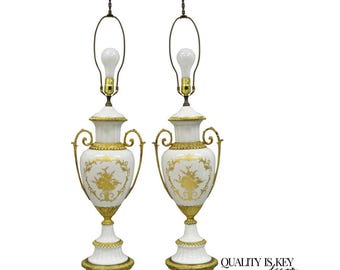 Lámparas de mesa antiguas francesas Luis XV de porcelana pintadas a mano en bronce (un par)