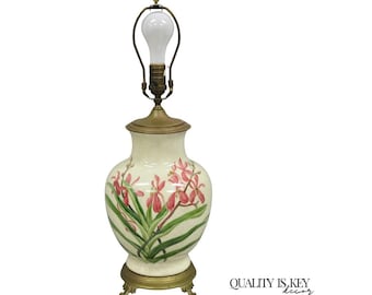 Lámpara de mesa vintage de porcelana pintada con flores rosas de estilo Art Nouveau de Wildwood