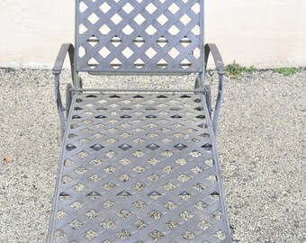 Cast iron store chaise lounge