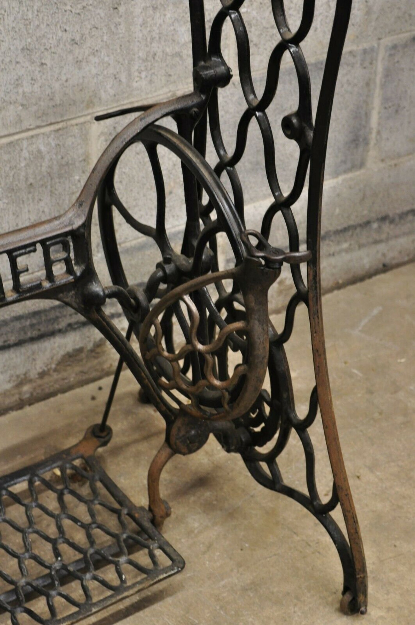 Antique Singer Sewing Machine Treadle Base Cast Iron Victorian Etsy