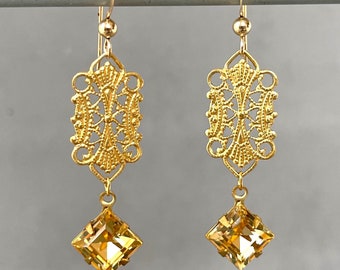 Gold Filigree - Vintage Brass - Topaz Crystal - Statement Earring - Light Rauchtopas - Lightweight Delicate - Taupe Brown Beige