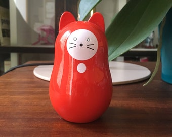だるま猫 (RED) ミックスだるま & 招き猫 招き猫 日本の伝統的なおもちゃ ギフト 禅達磨
